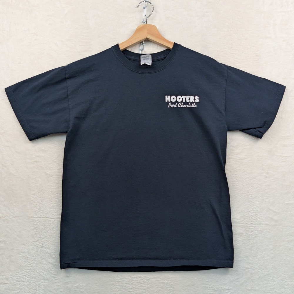 VTG Gildan Hooters T-Shirt Men's M Black Owl Biker Port Charlotte Florida Y2K - Picture 2 of 9